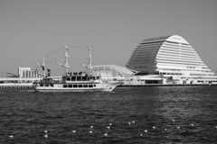 観光船とオリエンタルホテル