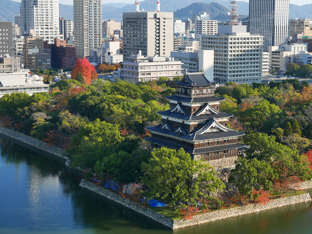 建て替えの決まった広島城