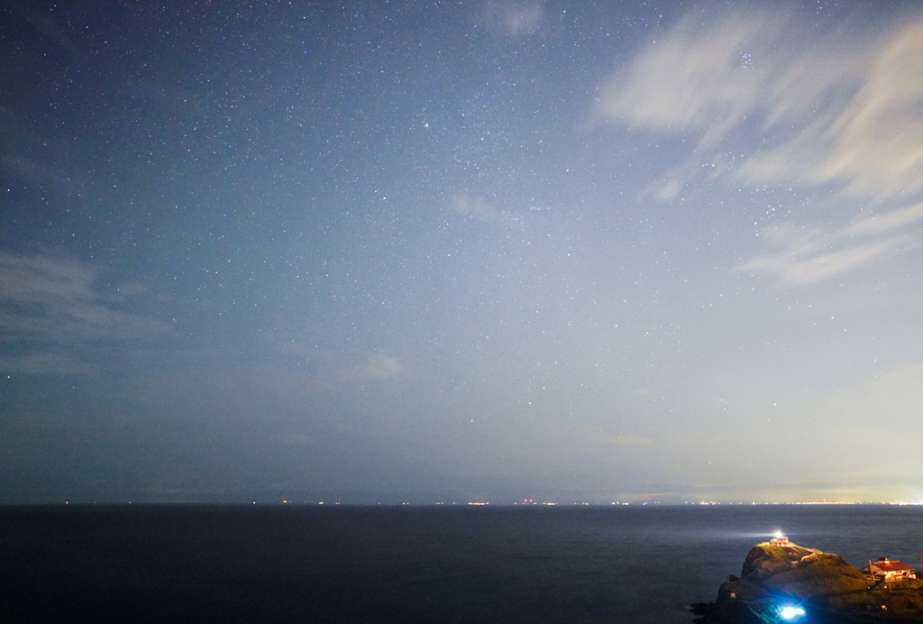 星夜の灯台