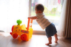 つかまり立ちはじめました