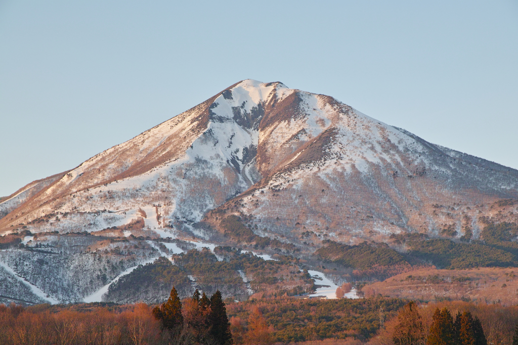 夕日に染まる磐梯山