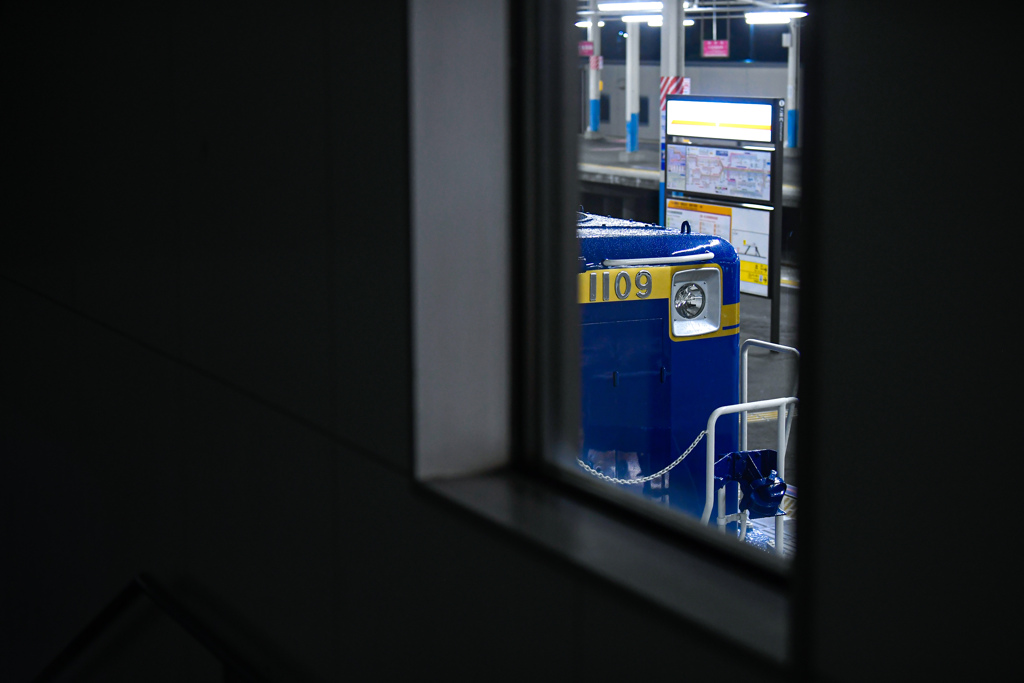 青、無音、窓辺にて。