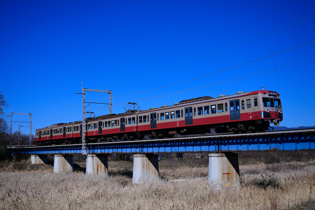 宇賀川を渡る赤電