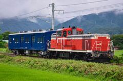 青い救援車
