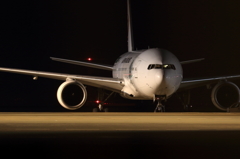 草木も飛行機も眠る。。