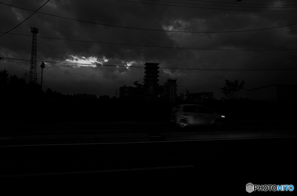 暗雲を貫く日