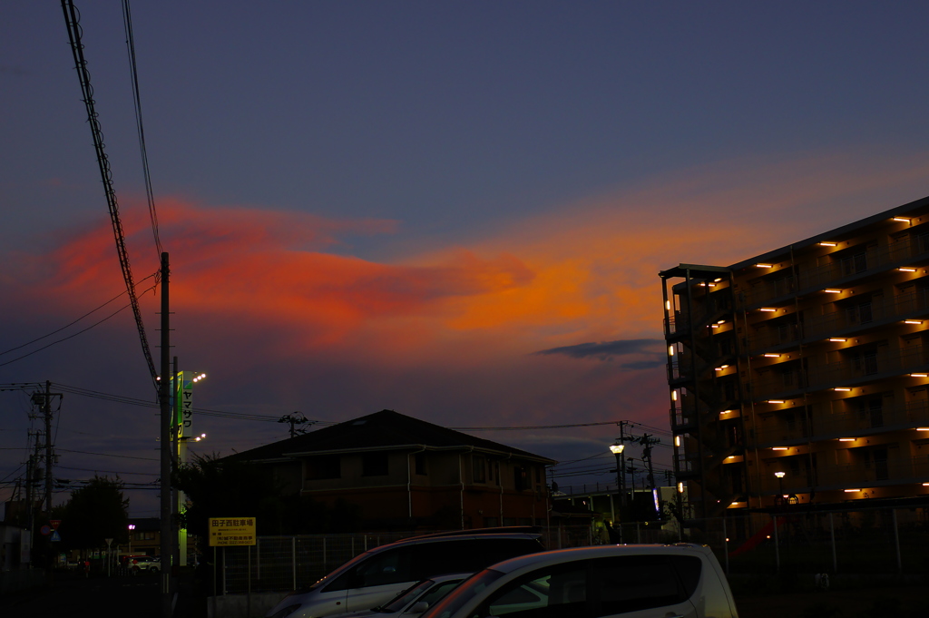 朱色の雲