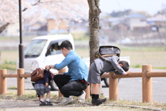 頑張るお父さんと子供