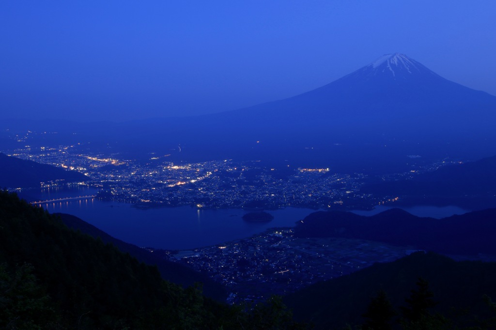 湿った空気ただよう