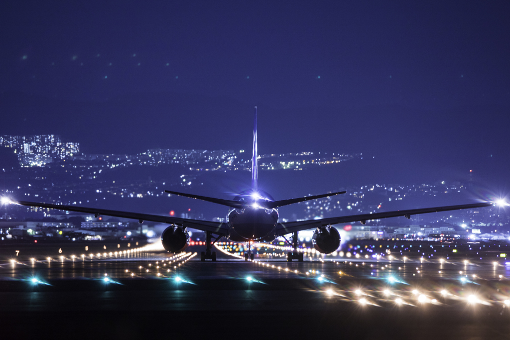 闇夜の空へ