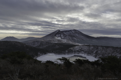 正月二日白紫池向こう韓国岳