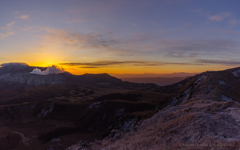 朝焼けを望む人