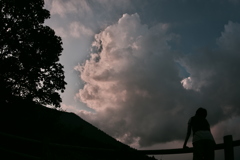 雲を見る人