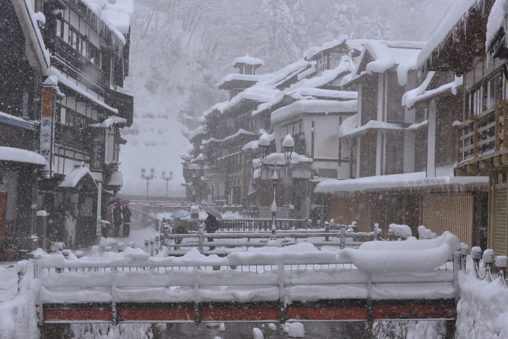 真っ白な銀山温泉