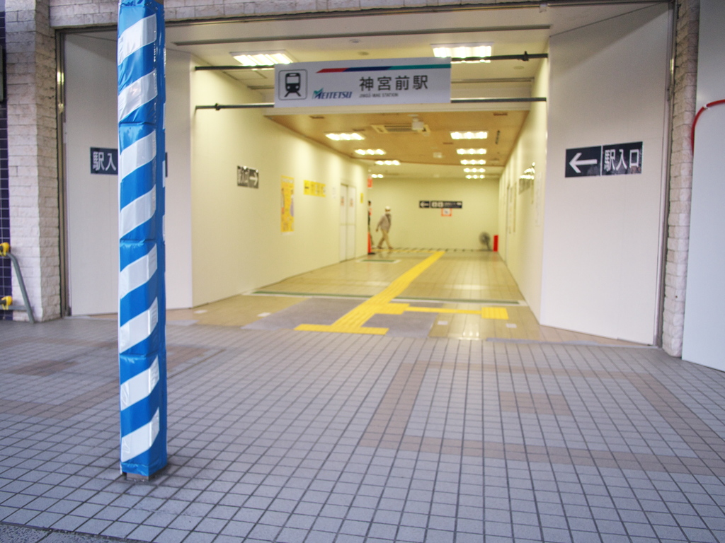 PA020262　神宮前駅10月2日その1