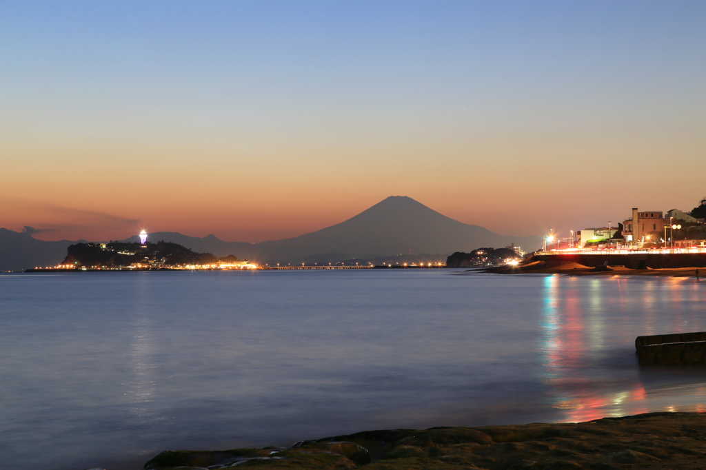 江ノ島と富士山