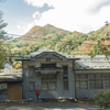 温泉の廃郵便局