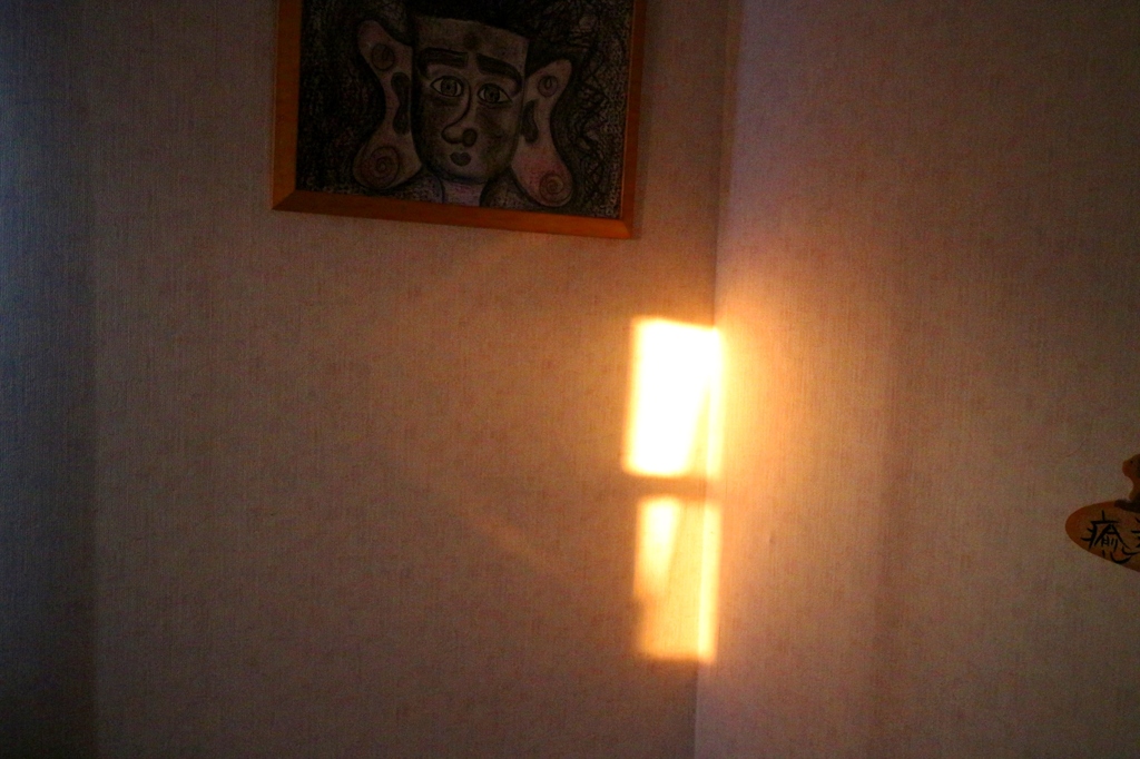 朝の光が部屋に差し込んできた日