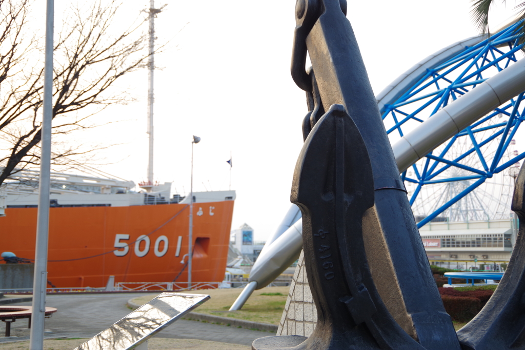 南極観測船とアンカー