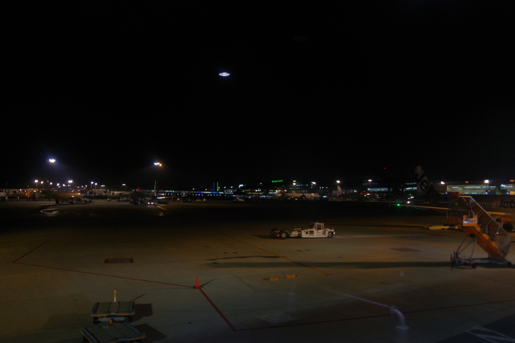 成田空港上空に未確認飛行物体