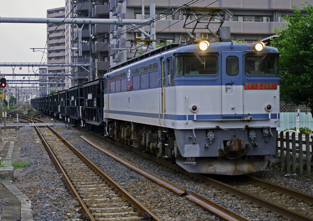 早朝の石炭輸送