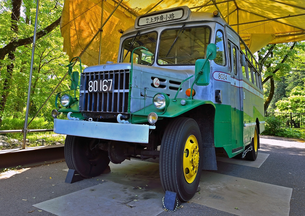 ボンネットバス