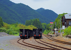 山間の小さな無人駅