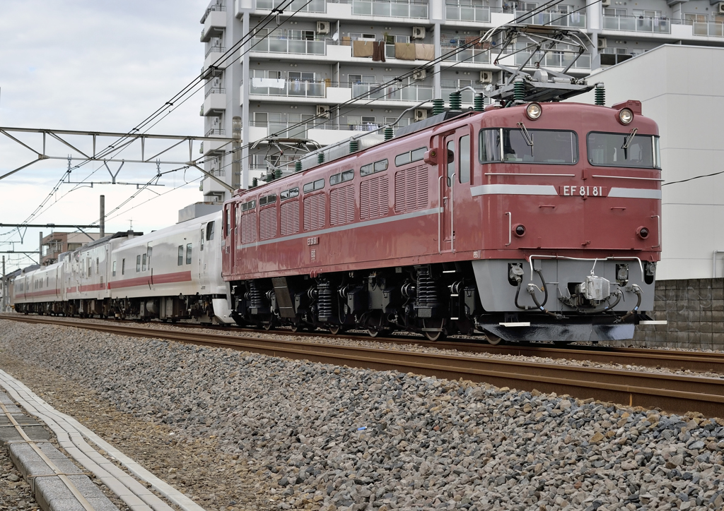 EF81-81 キヤ回