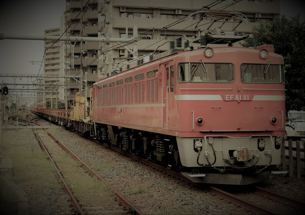 EF81-81　新津工臨返空