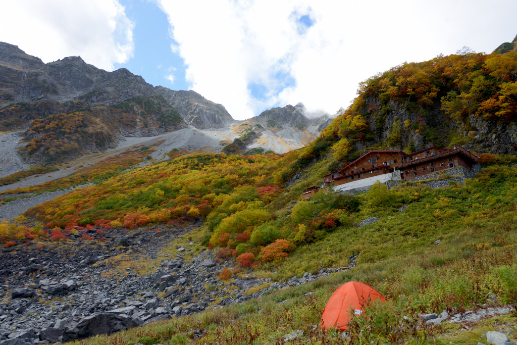 涸沢紅葉と涸沢小屋