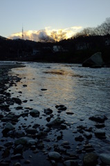水面に夕暮れ