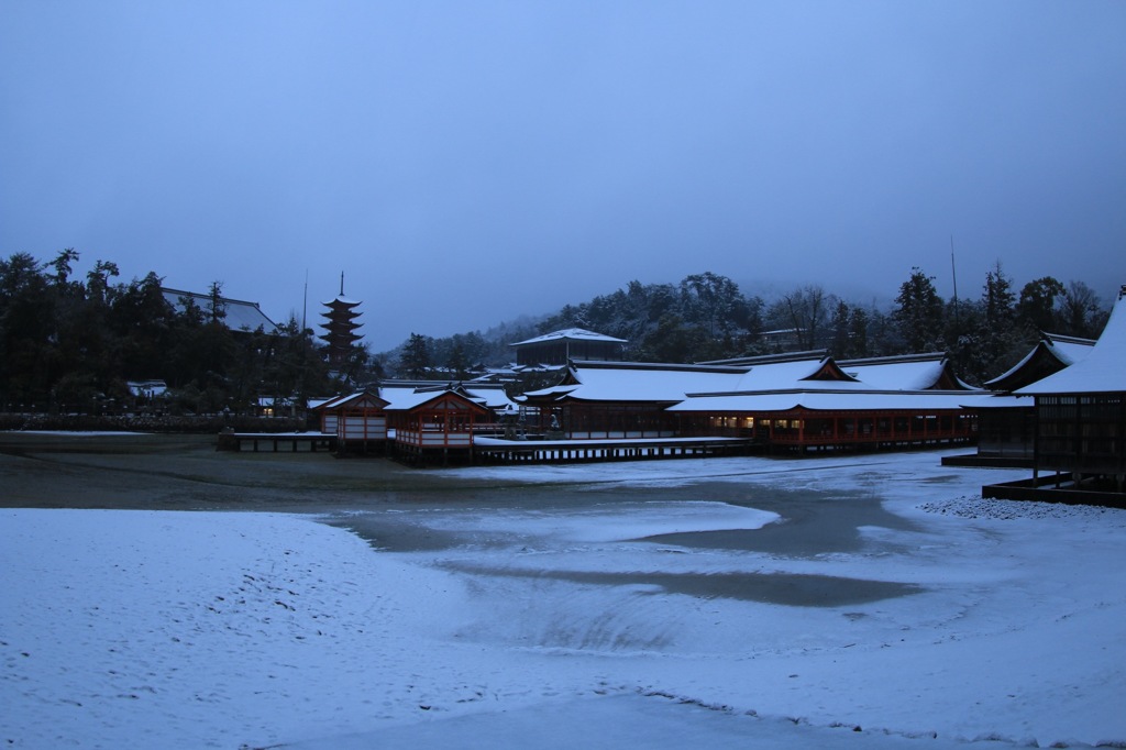 世界遺産 厳島神社 雪景色