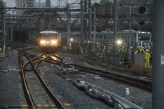 工事現場を横目に