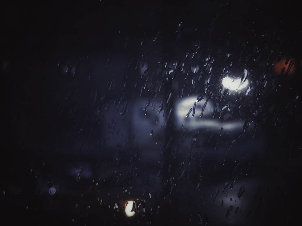 雨降りの夜