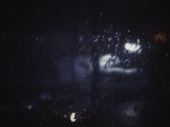 雨降りの夜