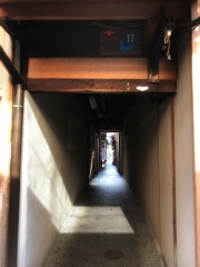 ↑ 通りぬけできます 17