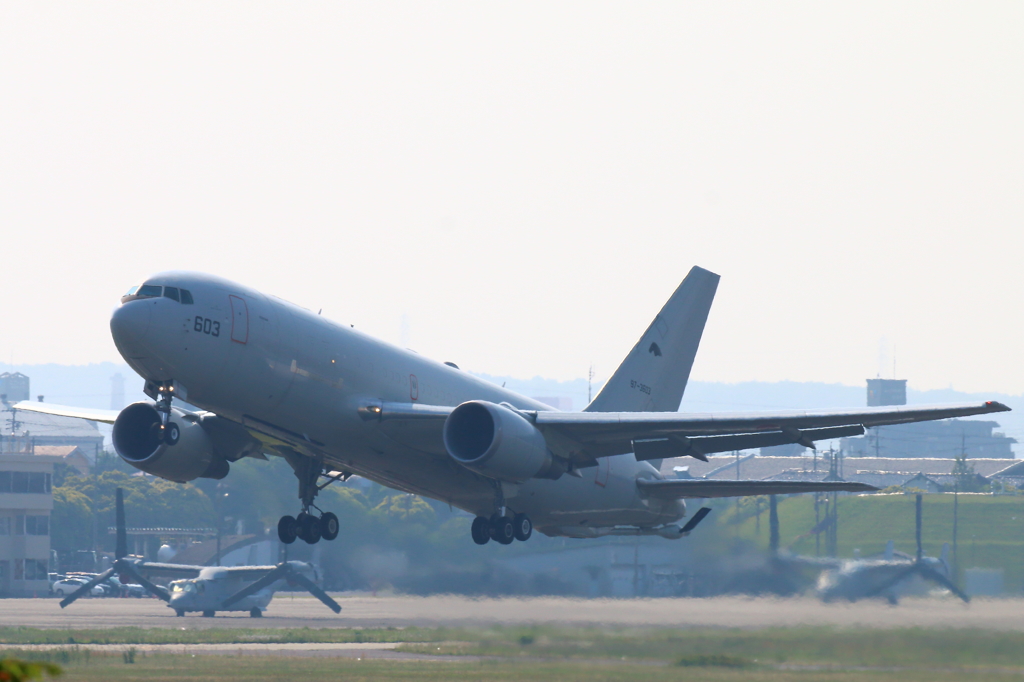 KC767とオスプレイ