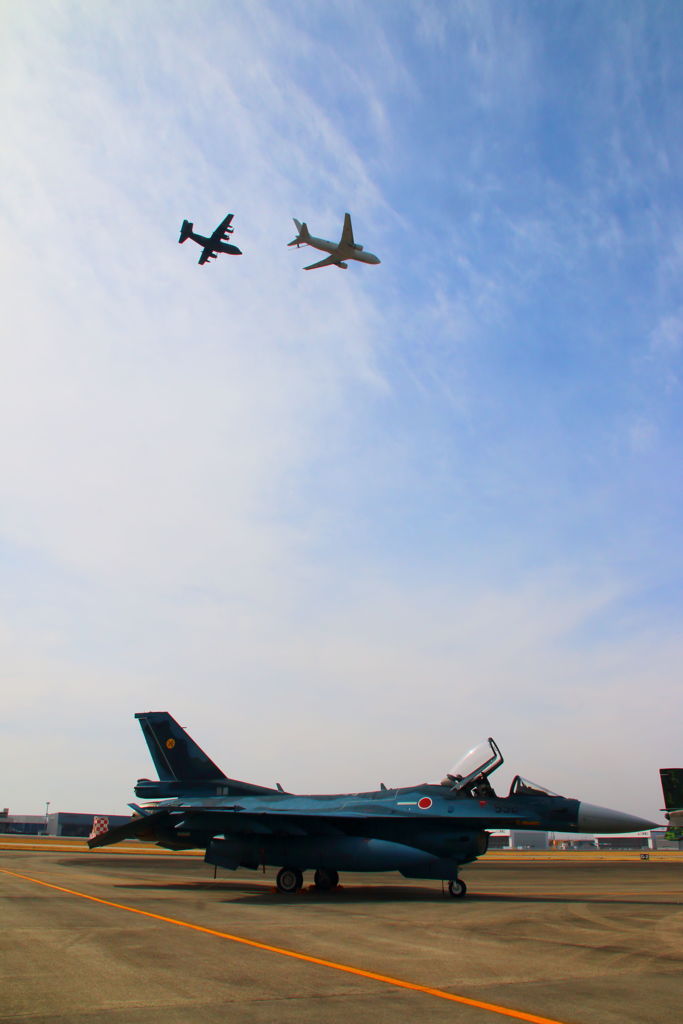 空に給油機