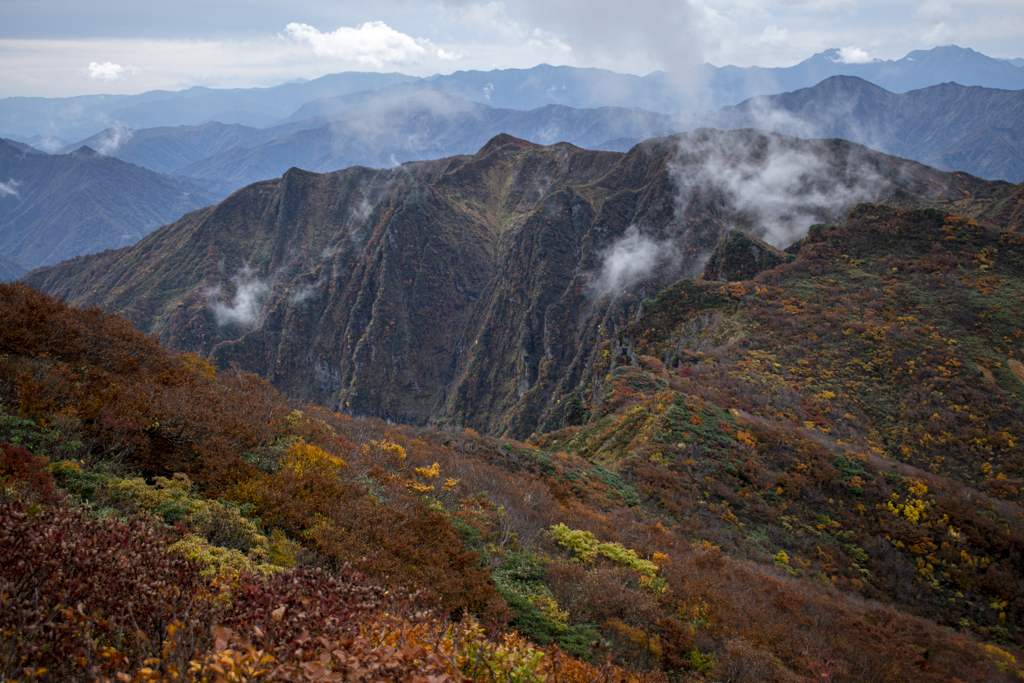 鬼ヶ面山へ続く稜線