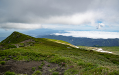 オモワシ山と鳥海山