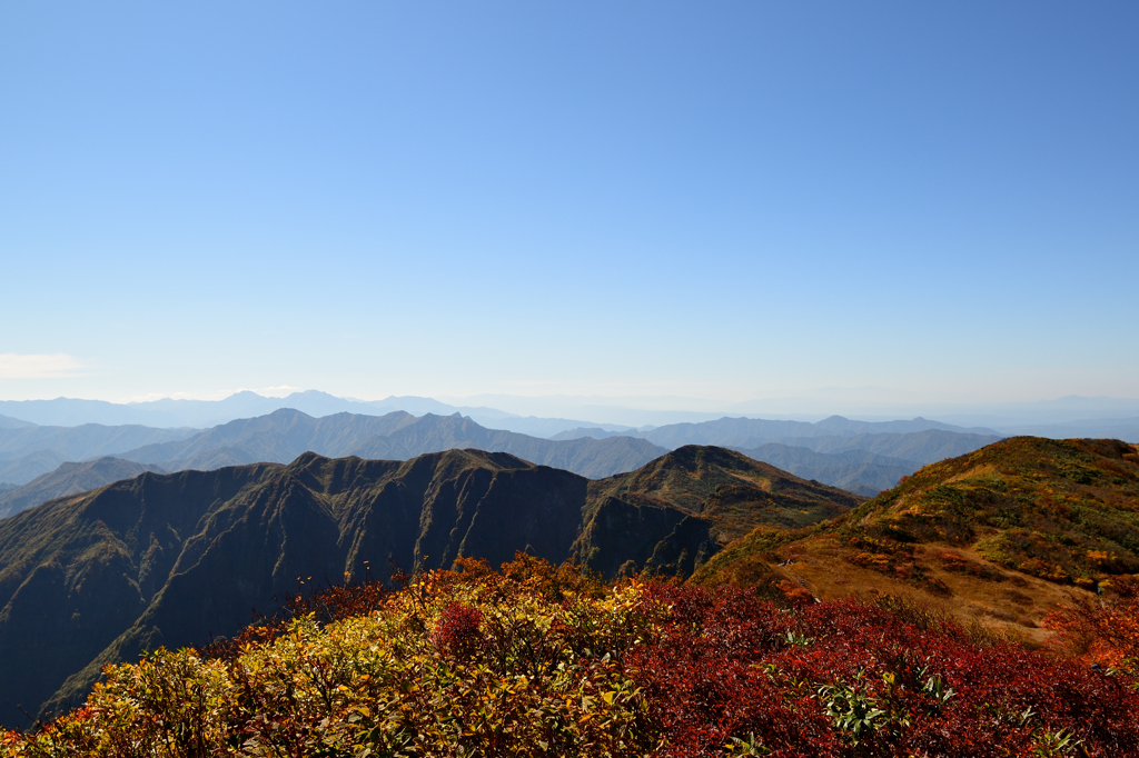 浅草岳山頂から