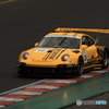 最終コーナー立ち上がり　ポルシェ