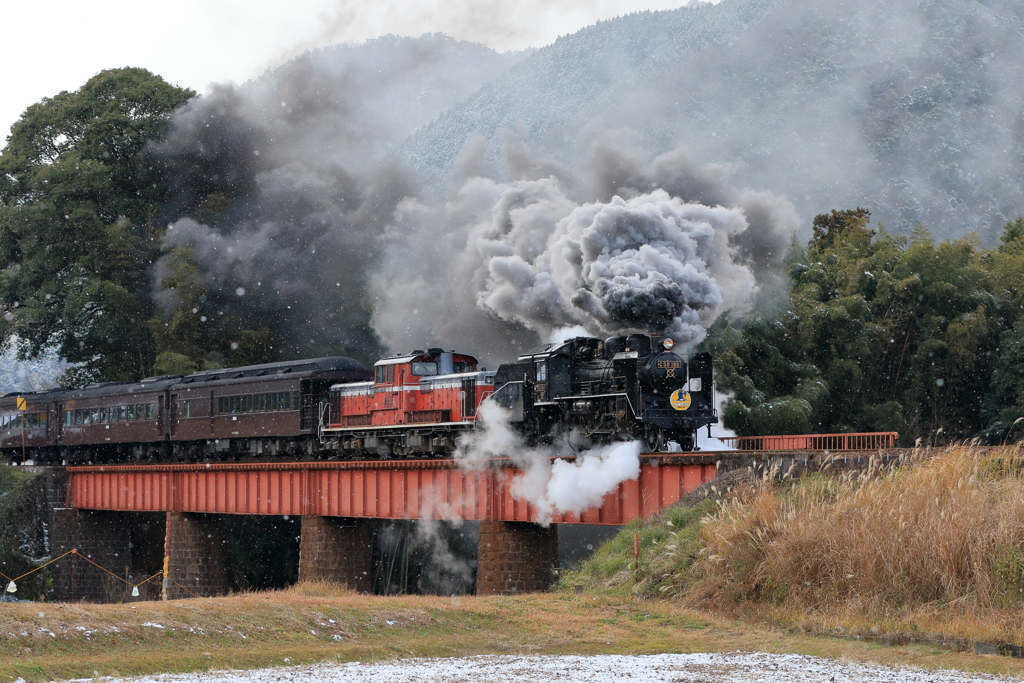 阿武川橋梁を渡るＣ５６