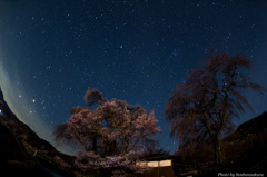 勝間薬師堂と星空