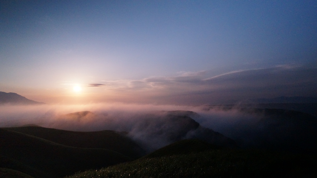 白雲の朝陽