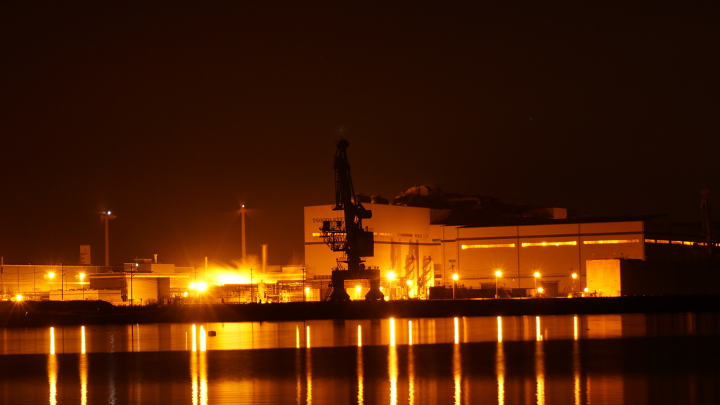 夜海の工場