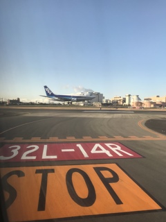 伊丹空港 離陸待ちの機内から