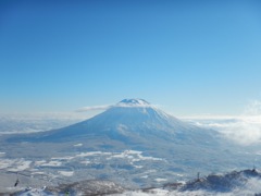 北海道、羊蹄山を望む