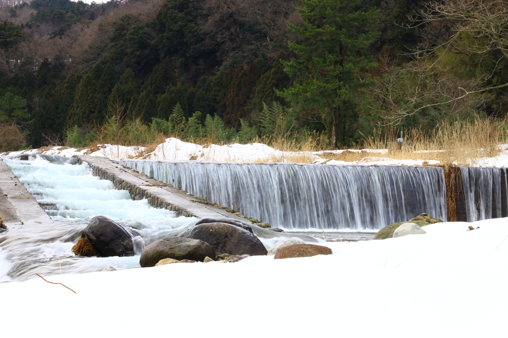 雪解け水の流れ