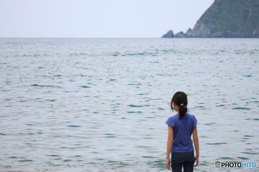 海の向こうに思いを馳せる。